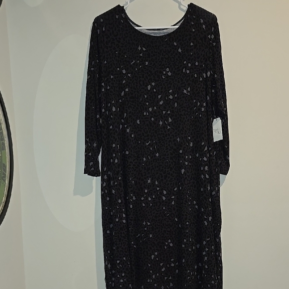 Time and Tru Dresses & Skirts - Time and Tru Black Sheath Dress 3/4 Sleeve Crew Neck